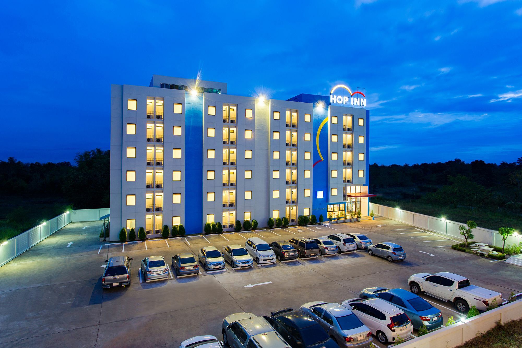 Hop Inn Чианграй Экстерьер фото
